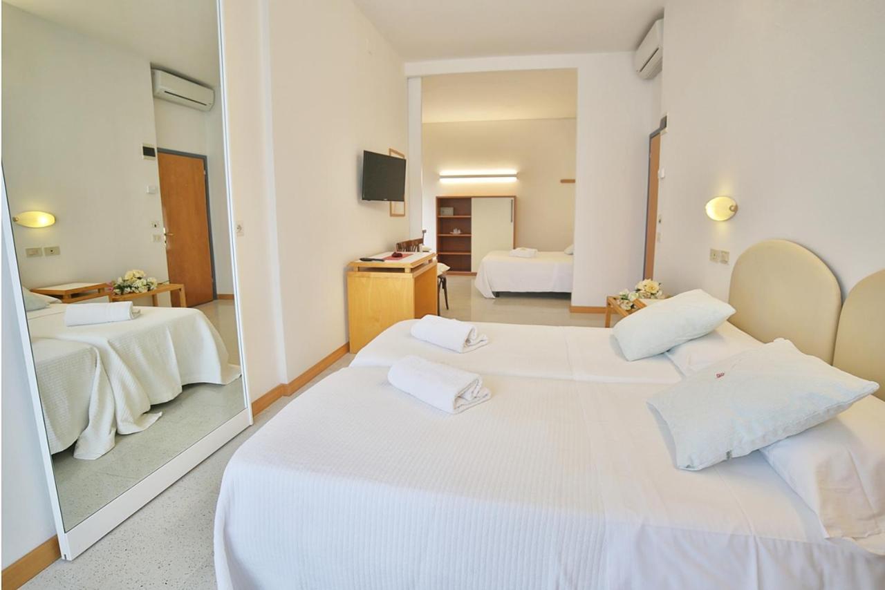 Hotel Pinocchio Каттолика Экстерьер фото